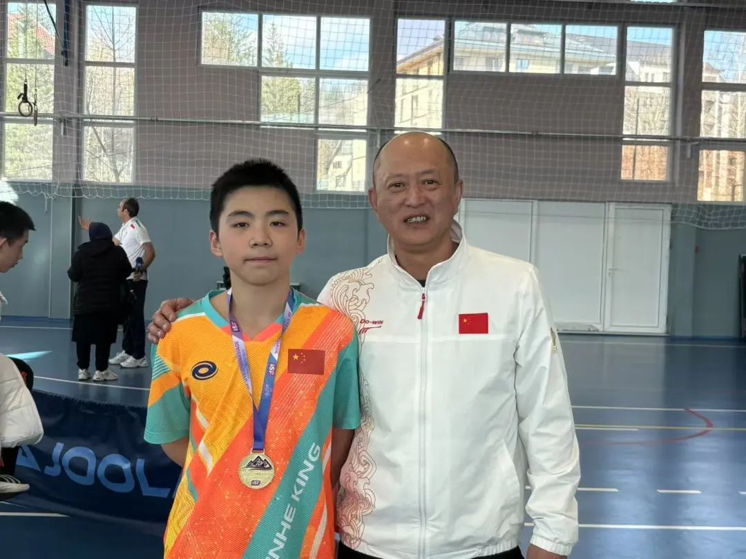 哈三中教师天博平台指导中国女子乒乓球队夺得U15世界中学生夏季运动会团体冠军(图2)